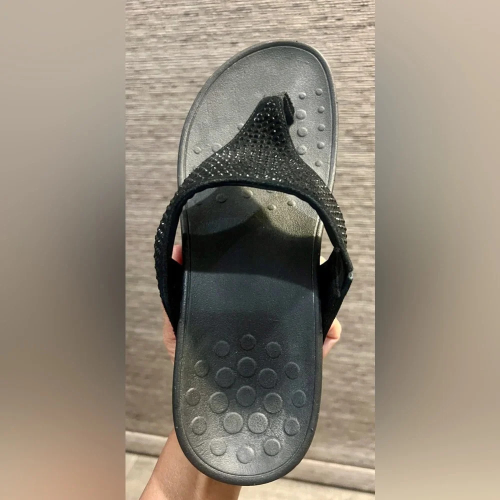 Vionic black glittered sandals size 8 - Picture 9 of 12